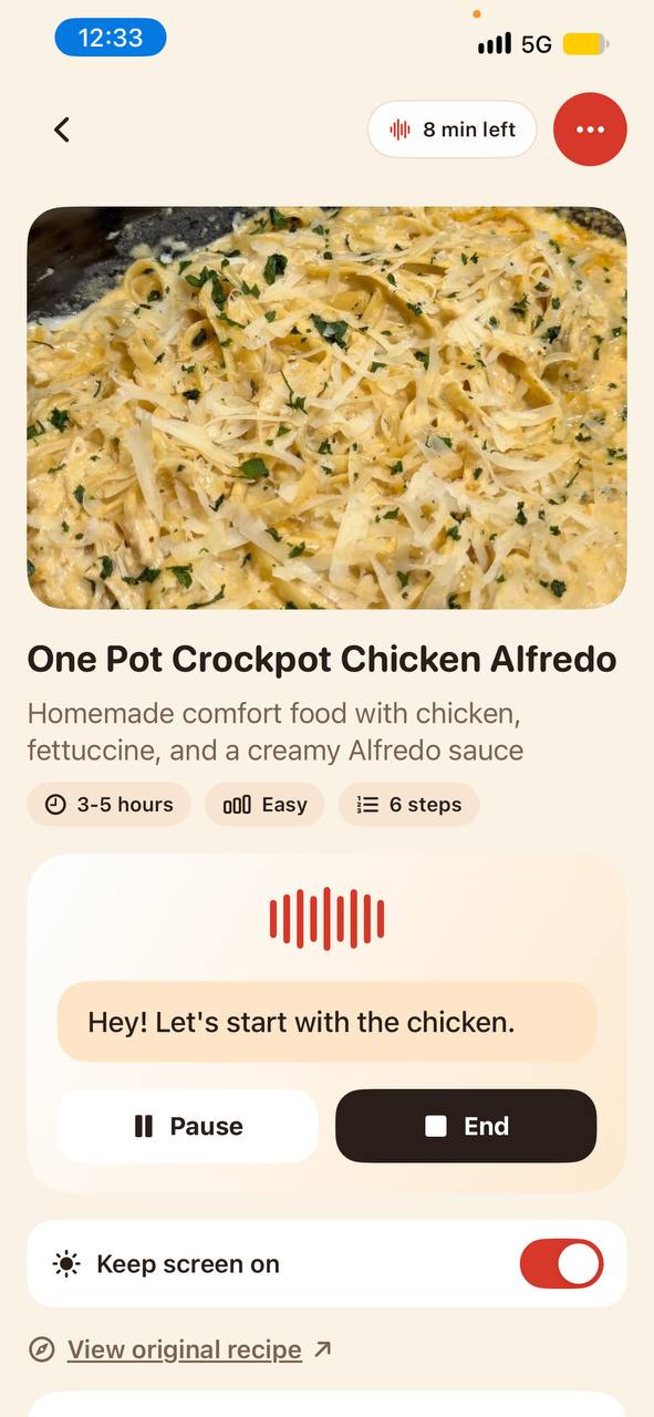 Real PrepTalk app screen showing a chicken Alfredo recipe with active voice guidance, Pause and End controls